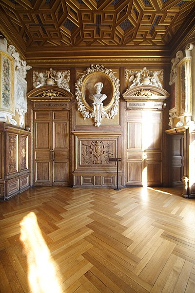 File:Chateau de Fontainebleau FRA 009.JPG