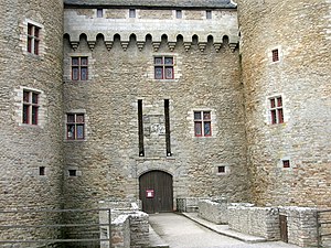 Главный вход в замок