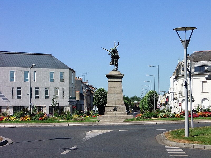 File:Cholet Monument aux morts 1870 - 2015a.JPG