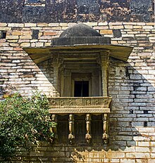 Oriel window at Chunar Fort Chunar Fort 1.jpg