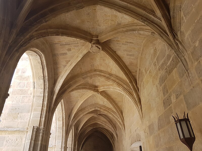 File:Cloître des Archevêques de Narbonne 04.jpg