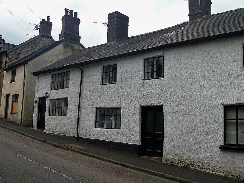 File:Clun houses (29) (geograph 6984999).jpg