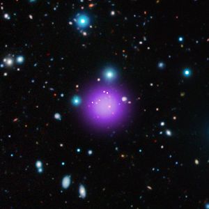 Kompozitní rentgenové a infračervené záření z kupy galaxií CL J1001 + 0220.jpg