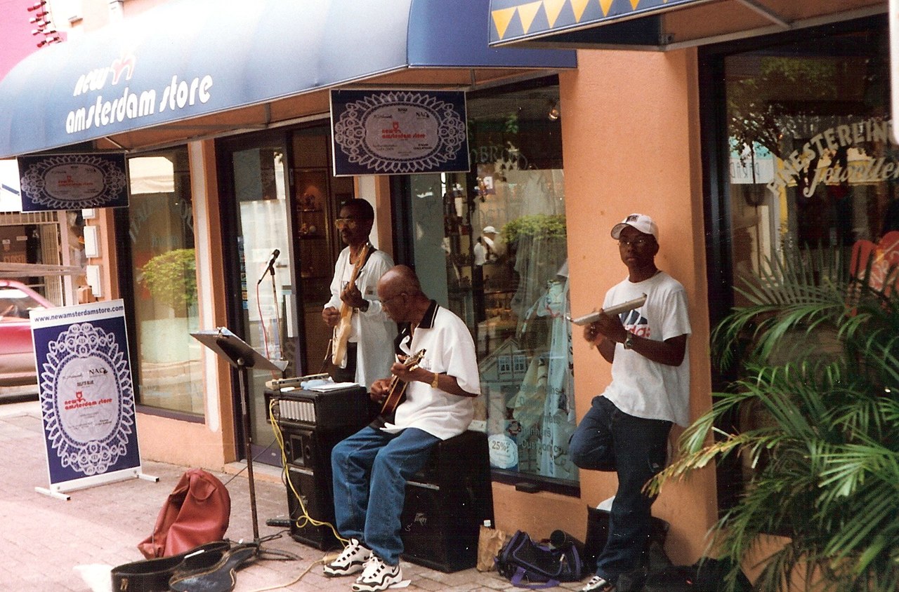 Curaçao, Willemstad, Street musicians (01).jpg