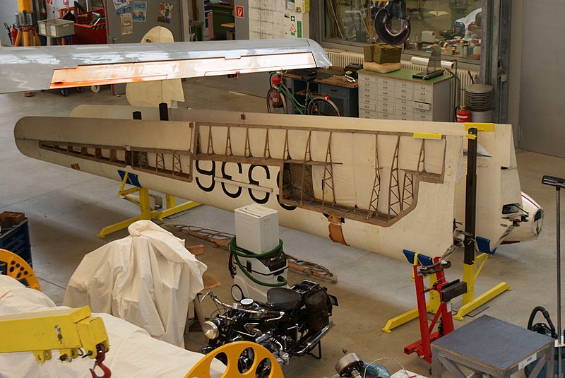 File:DFS Olympia Meise Glider D-6336 Wings Restoration Shop DMFO 10June2013 (14586832985).jpg