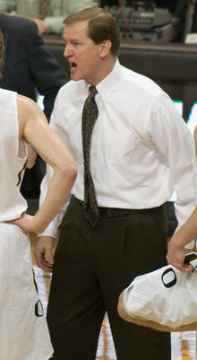 Dana Altman coaching the Oregon Ducks during a 2012 game