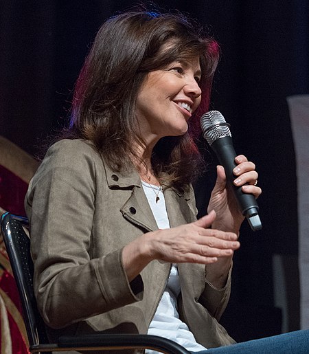 Daphne Zuniga 2018 (crop).jpg