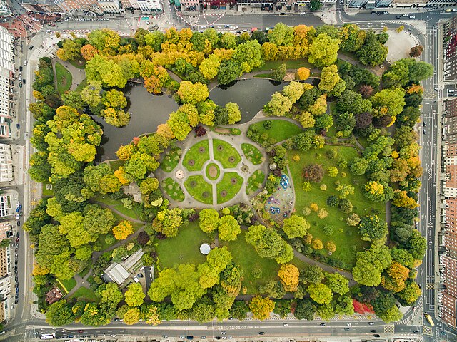 Viua drèciêe en l’êr du St Stephen’s Green, u centro de Dublin (Irlanda). (veré dèfenicion 3 989 × 2 989*)