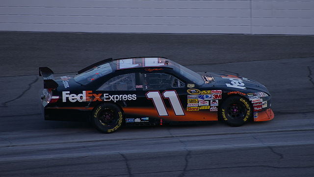 Denny Hamlin won the pole position, after having the fastest time of 19.518 seconds.