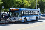 Miniatuur voor Bestand:Dumbarton Express bus at Union City station, July 2018.JPG