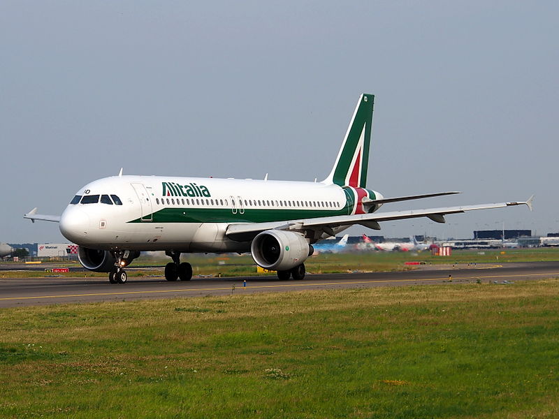 File:EI-EID Alitalia Airbus A320-216 - cn 4523, taxiing 22july2013 pic-001.JPG