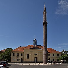 A minaret és a Szent Sebestyén-templom
