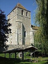 L'église vue du lavoir.