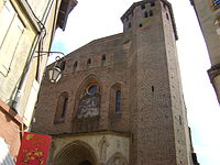 La façade principale de l'église Saint-Pierre.
