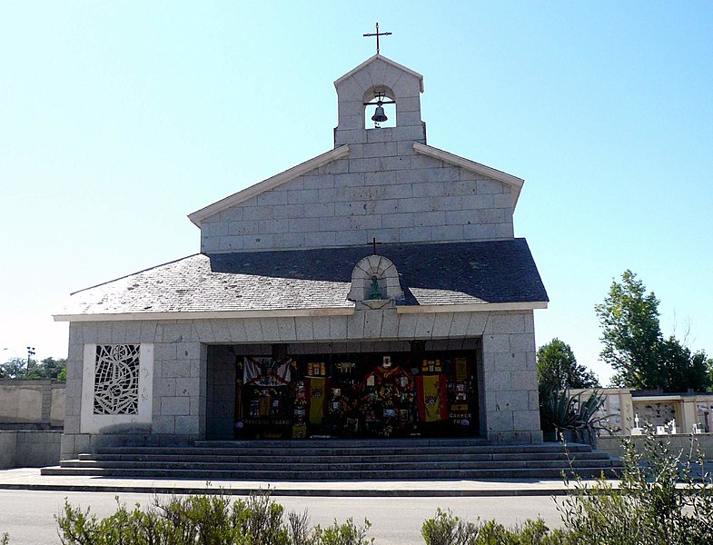 File:El Pardo, Cementerio de Mingorrubio, Panteón de Francisco Franco 3.jpg