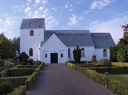 Sådan kommer du til Eltang Kirke med offentlig transport – Om stedet