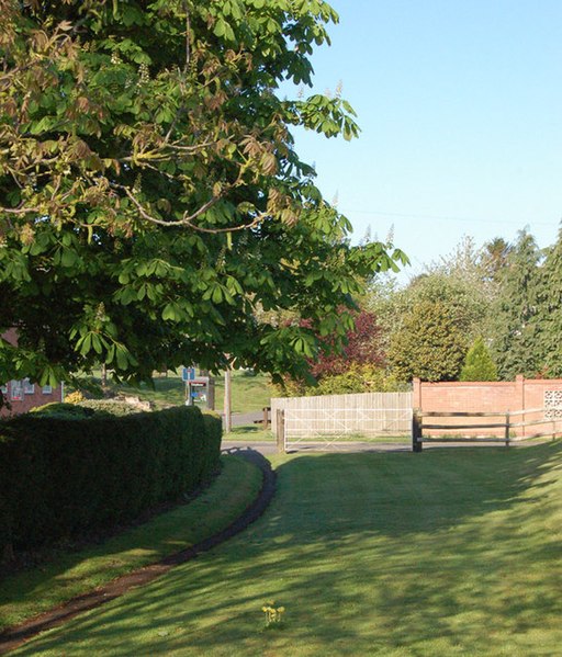 File:End of a footpath, Broadwell - geograph.org.uk - 1275680.jpg