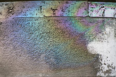 ไฟล์:Engine_oil_rainbow_p1120058.jpg