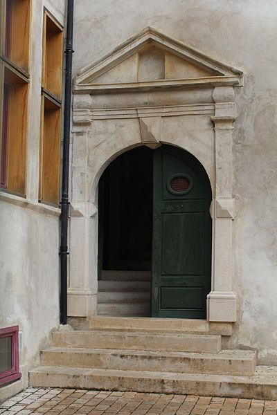 File:Entrée Maison Bailli Mâcon 1.jpg