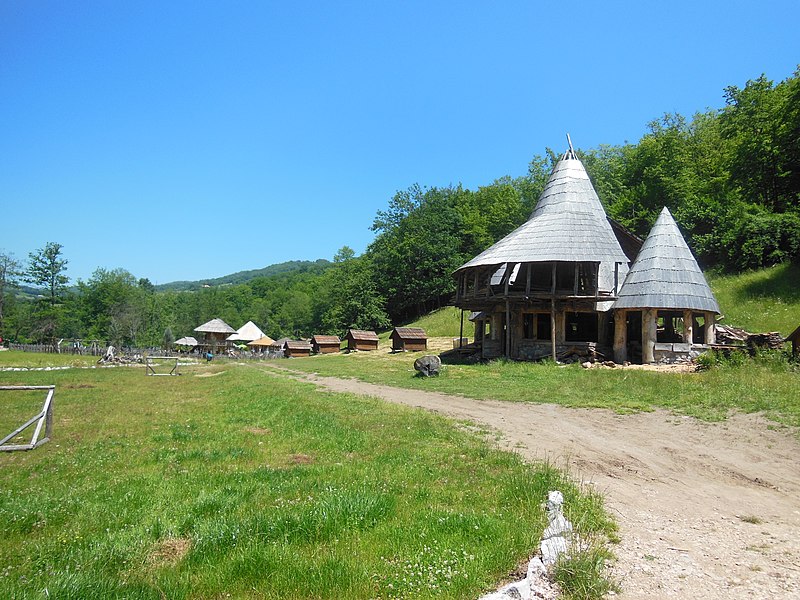 File:Etno selo Vukovic, Bijelo Polje, 2013-06-18 - panoramio.jpg