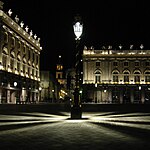 F54 Nancy Place Stanislas-candélabre-nuit.JPG