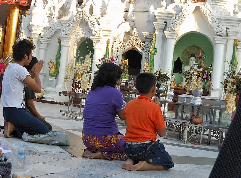 File:Family In Prayer (8398102450).jpg