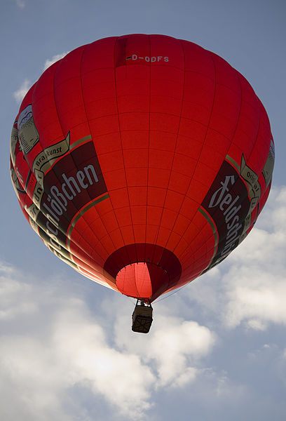 File:Feldschlösschen red hot air balloon. Dresden - 1606.jpg