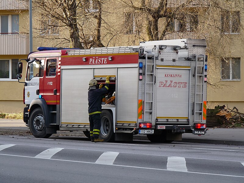 File:Firefigters in Pae street.JPG