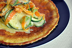 Flickr - cyclonebill - Omelet med squash, forårsløg, gulerødder og gedeost.jpg