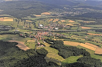 So kommt man zu Uttrichshausen mit den Öffentlichen - Mehr zum Ort Hier