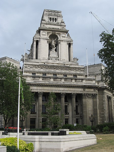 File:Former Port of London Authority Building, Trinity Square Gardens - geograph.org.uk - 1961042.jpg