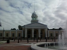 The building that is currently used as the Town Center of Garden City was opened to the public in 2009, under the administration of Mayor Andy Quinney. Garden City Hall.jpg