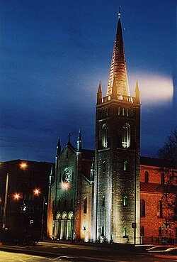 Gliwice, kościół pw. św. Barbary wieczorem.JPG