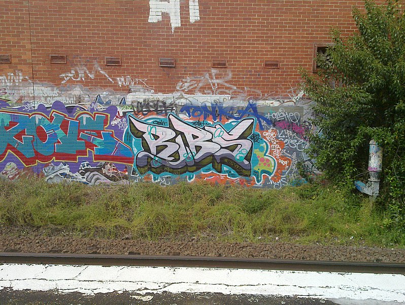 File:Graffiti - panoramio (13).jpg