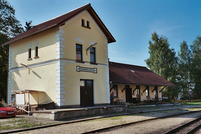 File:Heidenreichstein station.jpg