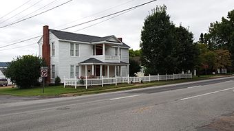Henry-Jordan House, Guntersville, AL.jpg