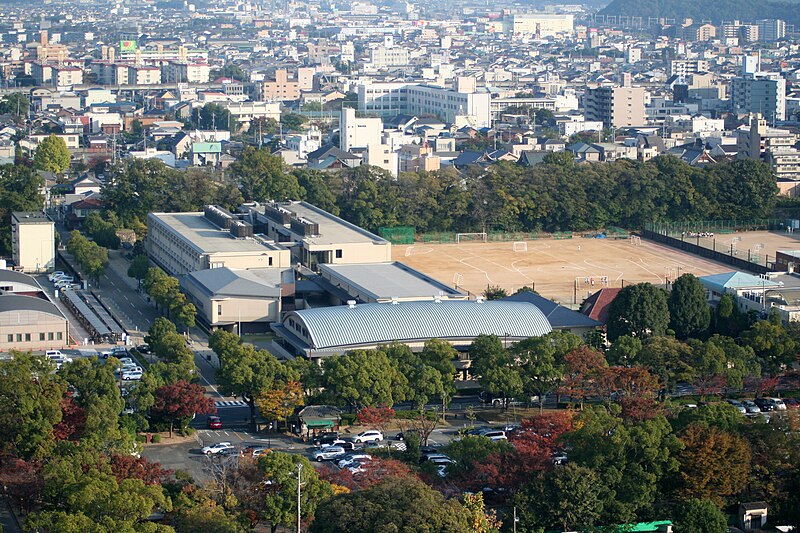 File:Himeji Castle No09 140.jpg