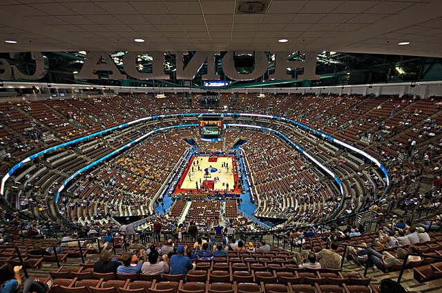 Honda Center in its basketball configuration before an NCAA basketball game