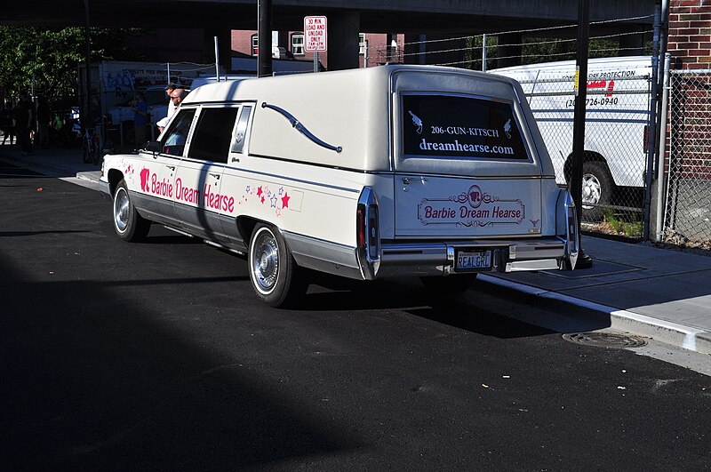 File:Honk Fest West 2015, Georgetown, Seattle - art cars - Barbie's Dream Hearse 01 (19001632276).jpg