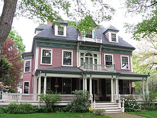 <span class="mw-page-title-main">Crystal Lake and Pleasant Street Historic District</span> Historic district in Newton, Massachusetts