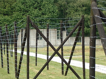 ไฟล์:Hut-AnneFrank-Westerbork.jpg