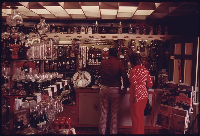 File:INTERIOR OF THE HOUSE OF TYROL ON THE MAIN STREET OF HELEN THE VILLAGE OF 270 HAS NOTED INCREASED DEVELOPMENT AND... - NARA - 557808.jpg