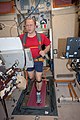 Oleg Kotow w czasie ćwiczeń fizycznych w module Zwiezda
