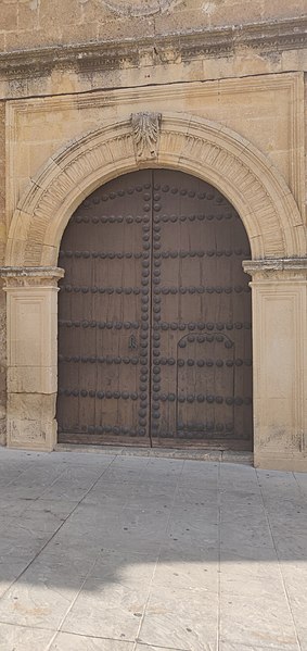 File:Iglesia Parroquial de la Encarnación (puerta frontal).jpg