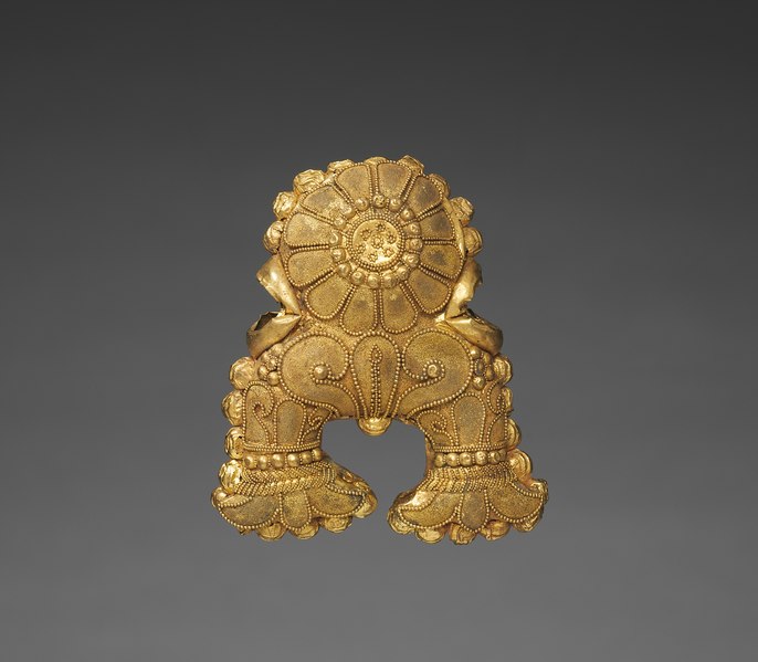 File:India, Uttar or Madhya Pradesh, Sunga Period - Triratna Pendant - 1973.66.2 - Cleveland Museum of Art.tif