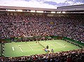 Ein Tennisplatz mit vielen Zuschauern in Australien