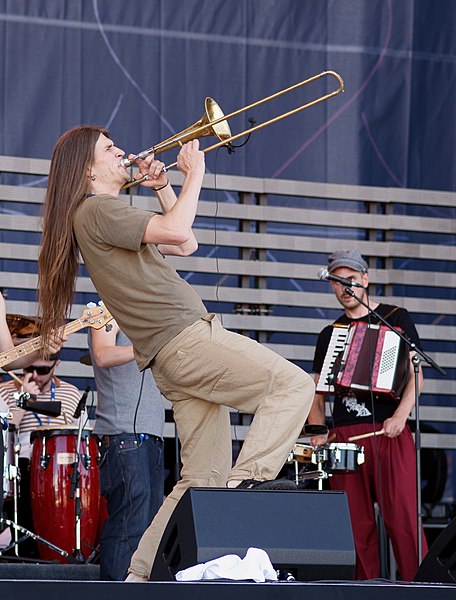 File:Jätkäjätkät @ Pori Jazz 2010 - Erno Haukkala 3.jpg