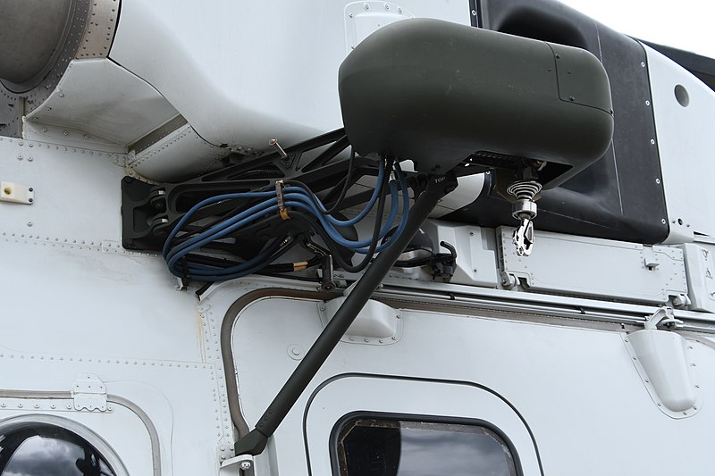 File:JMSDF MCH-101(8657) rescue hoist right rear view at Maizuru Air Station May 18, 2019.jpg