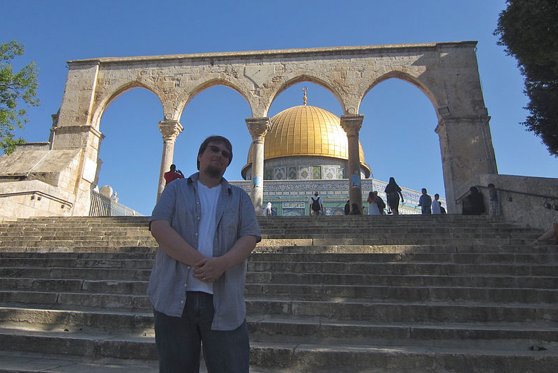 File:Jerusalem Me in front of Dome of the Rock (6035837691).jpg