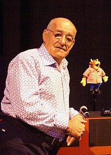 Jim Bowen English comedian and television personality